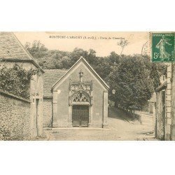 carte postale ancienne 78 MONTFORT-L'AMAURY. Porte du Cimetière 1908