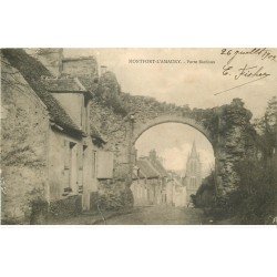 carte postale ancienne 78 MONTFORT-L'AMAURY. Porte Bardoux 1902. Légère plissure