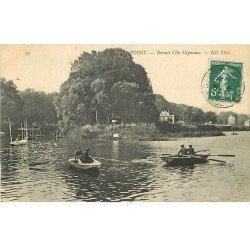 carte postale ancienne 78 POISSY. Rameurs Canotiers Ile Miggneaux 1909