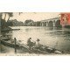 carte postale ancienne 78 POISSY. Jeunes Pêcheurs sur Barque vers le Pont 1917