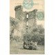 carte postale ancienne 78 VALLEE CHEVREUSE. Famille assise devant la Tour cassée 1904