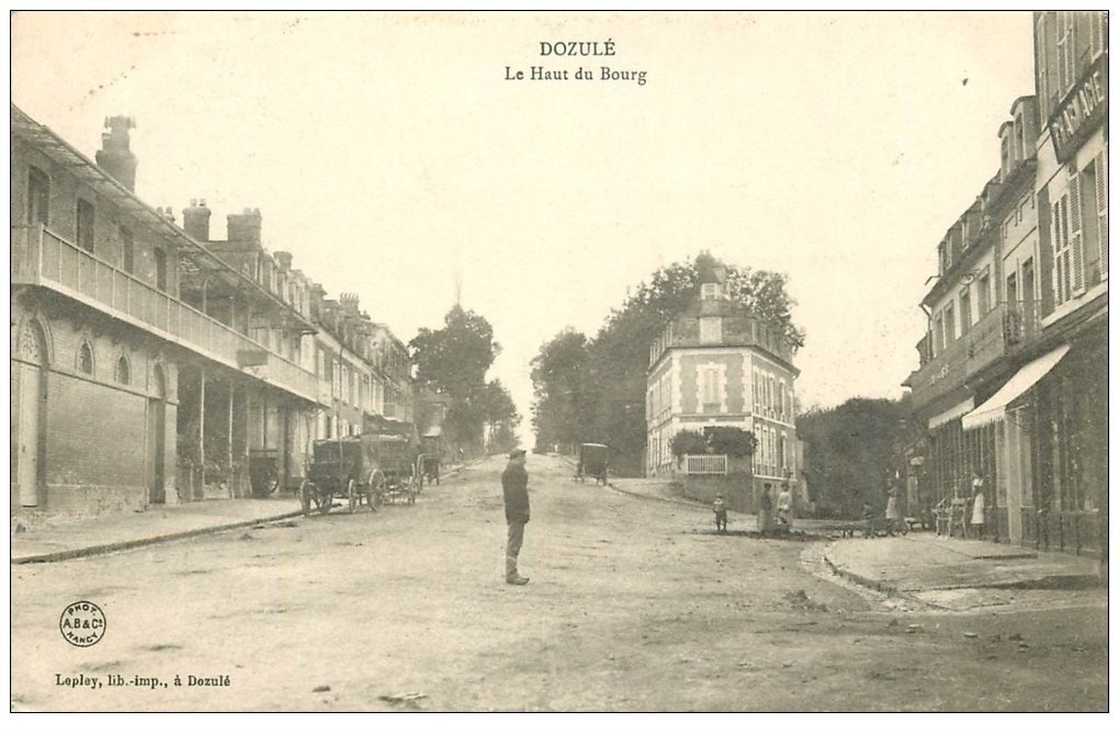 14 DOZULE. Le Haut du Bourg 1904 Pharmacie