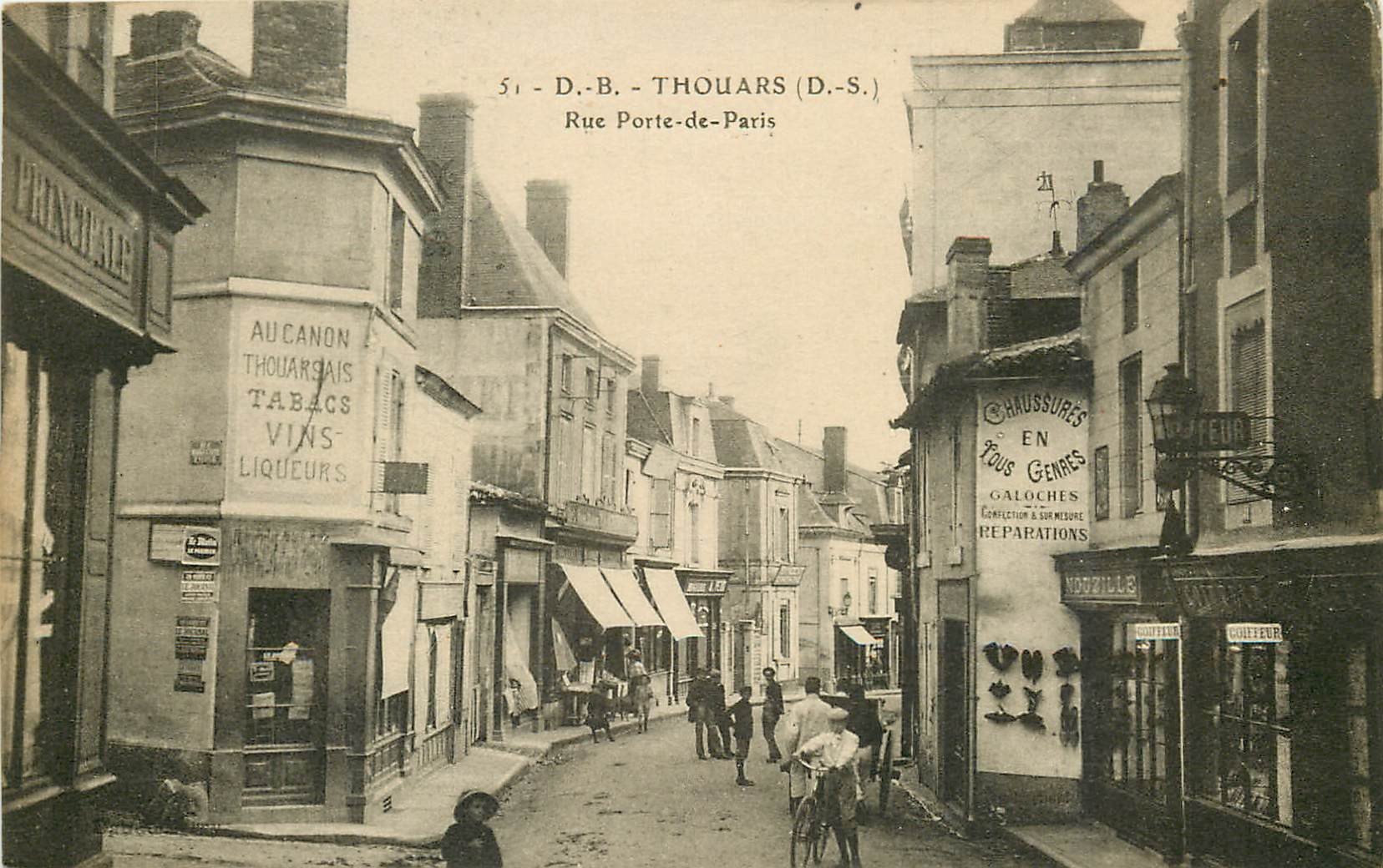 79 THOUARS. Coiffeur et Tabac Rue Porte de Paris