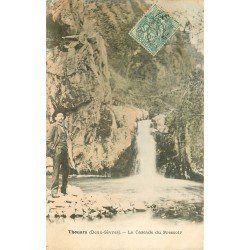 carte postale ancienne 79 THOUARS. Cascade du Pressoir avec personnage vers 1907