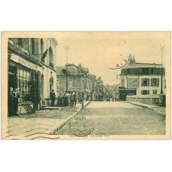 02 GUISE. Cycliste sur Grand Pont 1932. Tabac Fluet