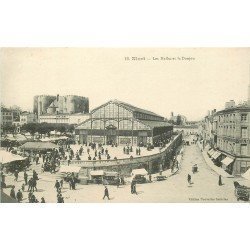 carte postale ancienne 79 NIORT. Les Halles et le Donjon