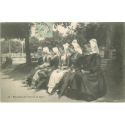 carte postale ancienne 79 NIORT. Paysannes en costumes traditionnels 1905