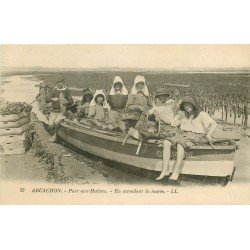 33 ARCACHON. Parc aux Huîtres. Casse croûte en attendant la Marée. Pêcheurs et Pêcheuses Crustacés