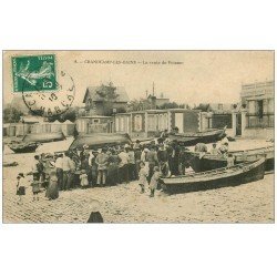 carte postale ancienne 14 GRANDCAMP. La vente du Poisson 1910. Métiers de la Mer