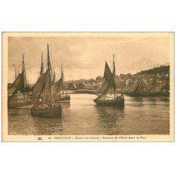 carte postale ancienne 14 HONFLEUR. Bassin Bateaux de Pêche