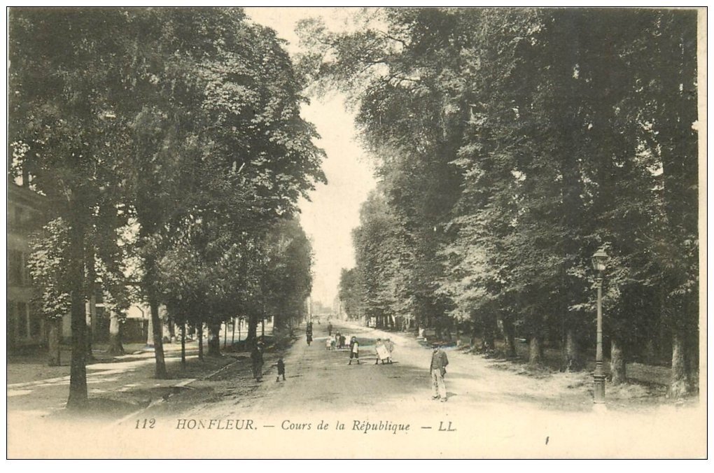 14 HONFLEUR. Cours de la République animation
