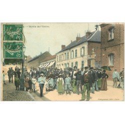 02 GUISE. Ouvriers à la Sortie de l'Usine 1911