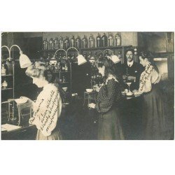 carte postale ancienne 81 ALBI. Des Elèves Laborantines ou Préparatrices Pharmaciennes. Jeunes Filles 1905