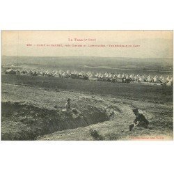 carte postale ancienne 81 CAMP DU CAUSSE. Personnages assis regardant les tentes militaires