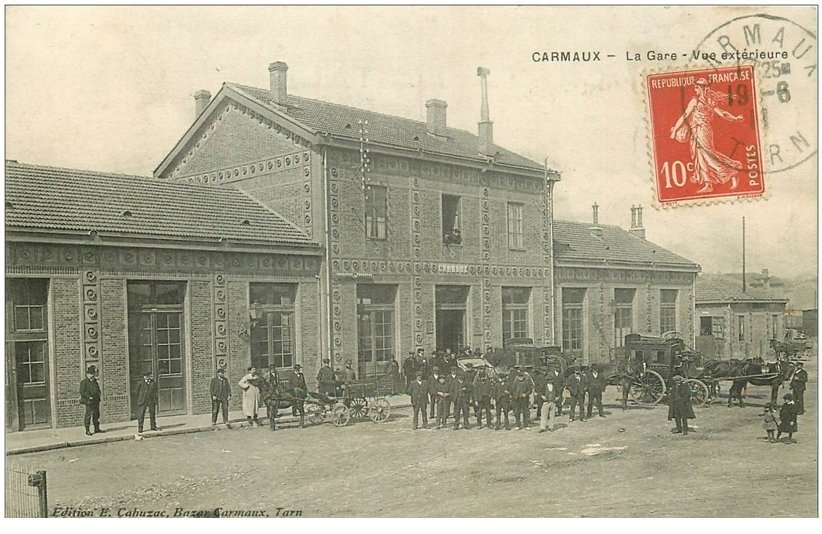 carte postale ancienne 81 CARMAUX. La Gare 1911 fiacres et diligence de la Poste