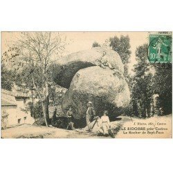 carte postale ancienne 81 CASTRES LE SIDOBRE. Le Rocher des Sept-Faux vers 1910