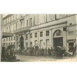 carte postale ancienne 81 CASTRES. Le Grand Hôtel le Personnel et nombreux Cabriolets vers 1900