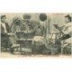carte postale ancienne 81 CASTRES. Ouvrières Caneteuses et femme lisant son journal