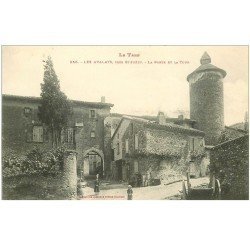 carte postale ancienne 81 LESAVALATS. La Porte et la Tour près Saint-Juéry