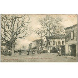 carte postale ancienne 81 PUYLAURENS. Avenue de Saint-Paul avec Roulotte et Magasin de papier d'Arménie 1905