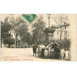 carte postale ancienne 81 REALMONT. Grosse animation Route d'Albi 1911