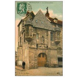 carte postale ancienne 14 HONFLEUR. La Lieutenance Enfants sous le porche 1924