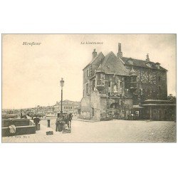 carte postale ancienne 14 HONFLEUR. La Lieutenance et Fiacre Taxi