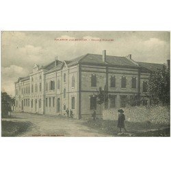 carte postale ancienne 81 VALENCE D'ALBIGEOIS. Groupe Scolaire 1909. Très fine plissure...