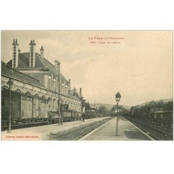 82 LEXOS. La Gare avec Trains Wagons et Employé