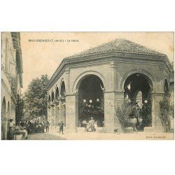 carte postale ancienne 82 MAS-GRENIER. La Halle avec Terrasse d'un Café