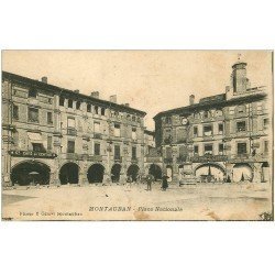 carte postale ancienne 82 MONTAUBAN. Café du Centre Place Nationale. Tampon militaire 1917