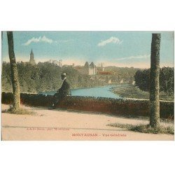 carte postale ancienne 82 MONTAUBAN. Personnage assis et vue sur la Ville 1923