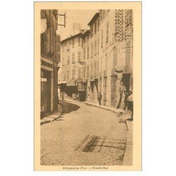 carte postale ancienne 83 BRIGNOLES. Grande Rue Tabacs Coiffeur Hôtel et Pharmacien