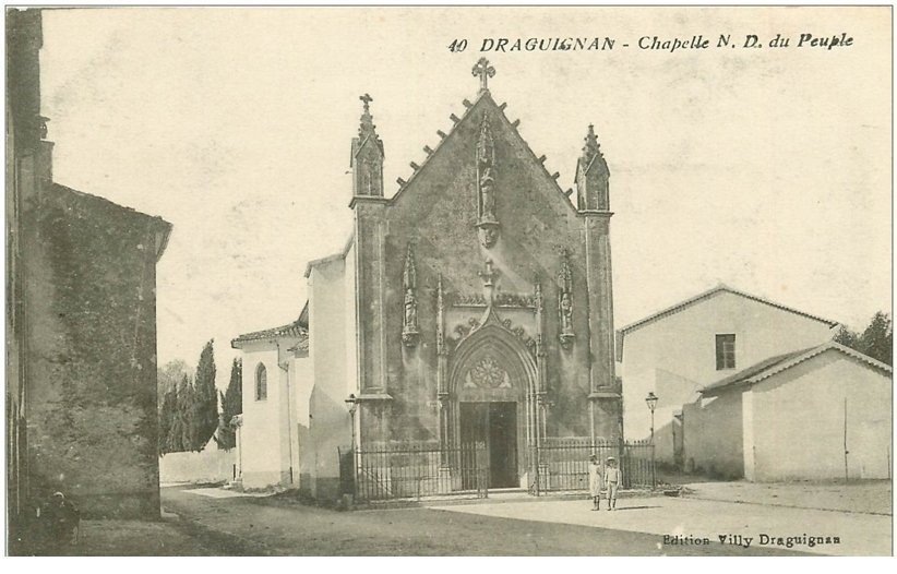 carte postale ancienne 83 DRAGUIGNAN. Chapelle Notre-Dame du Peuple animée 1915