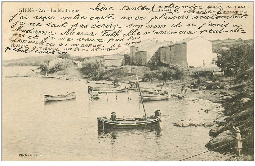 carte postale ancienne 83 GIENS. La Madrague avec jeunes Pêcheurs sur barque 1903