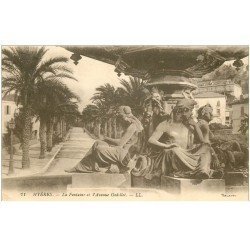 carte postale ancienne 83 HYERES. Fontaine Avenue Godillot 1916