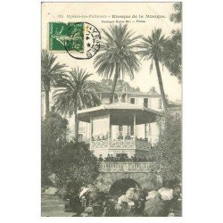 carte postale ancienne 83 HYERES. Kiosque de la Musique grosse animation 1908