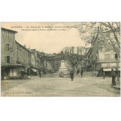 carte postale ancienne 83 HYERES. Statue Massillon Place de la Rade