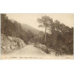 carte postale ancienne 83 L'ESTEREL. Route d'Agay au Mal Infernet 1923 animation