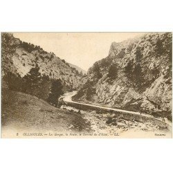 carte postale ancienne 83 OLLIOULES. Gorges Route et Torrent du Estel avec attelages 1920