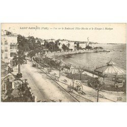 carte postale ancienne 83 SAINT-RAPHAEL. Boulevard Félix Martin Kiosque à Musique 1919