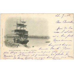 carte postale ancienne 83 SAINT-RAPHAEL. Le Môle ave Voilier Bateau Sardinier 1902