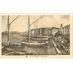 carte postale ancienne 83 SAINT-TROPEZ. Quai Suffren bateaux de Pêcheurs