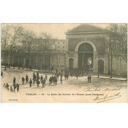 carte postale ancienne 83 TOULON. Arsenal sortie des Ouvriers Porte Castigneau 1903