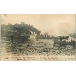 carte postale ancienne 83 TOULON. Catastrophe du Navire La Liberté après l'Explosion de 1911 en Rade