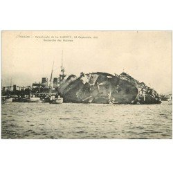 carte postale ancienne 83 TOULON. Catastrophe du Navire La Liberté après l'Explosion de 1911 recherche des Victimes