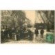 carte postale ancienne 83 TOULON. Fontaine Place Saint-Roch et Rue Courbet Gendarme et Tacot