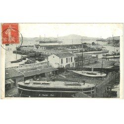 carte postale ancienne 83 TOULON. Le Port 1907 et Bateaux en cale sèche