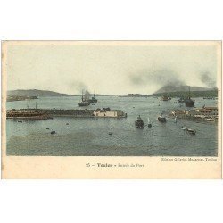 carte postale ancienne 83 TOULON. Navires à l'Entrée du Port 1905