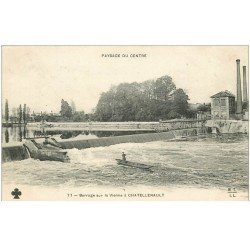 carte postale ancienne 86 CHATELLERAULT. Pêcheur au Barrage sur la Vienne